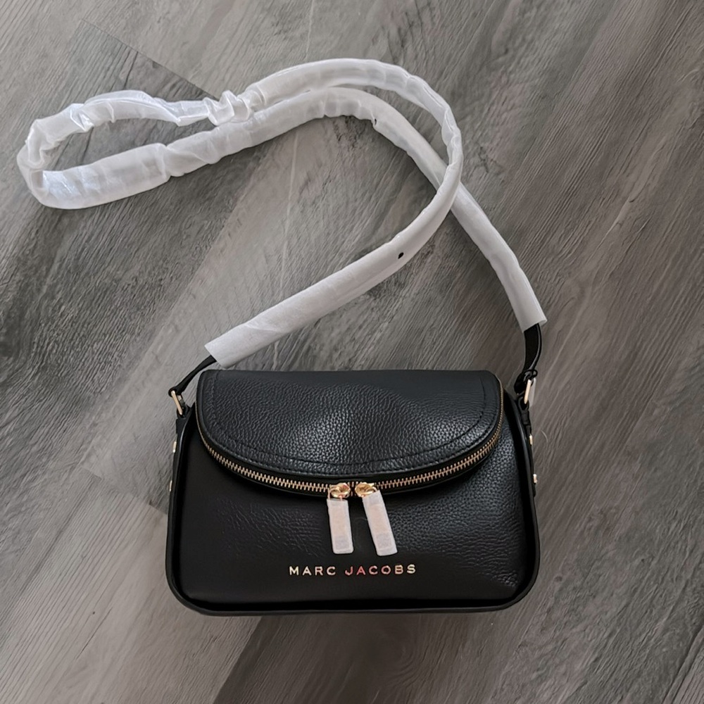 Marc Jacobs*Genuine Leather Crossbody - Black w/Goldtone Hardware 9”x9”x4” NWT! - Picture 1 of 16
